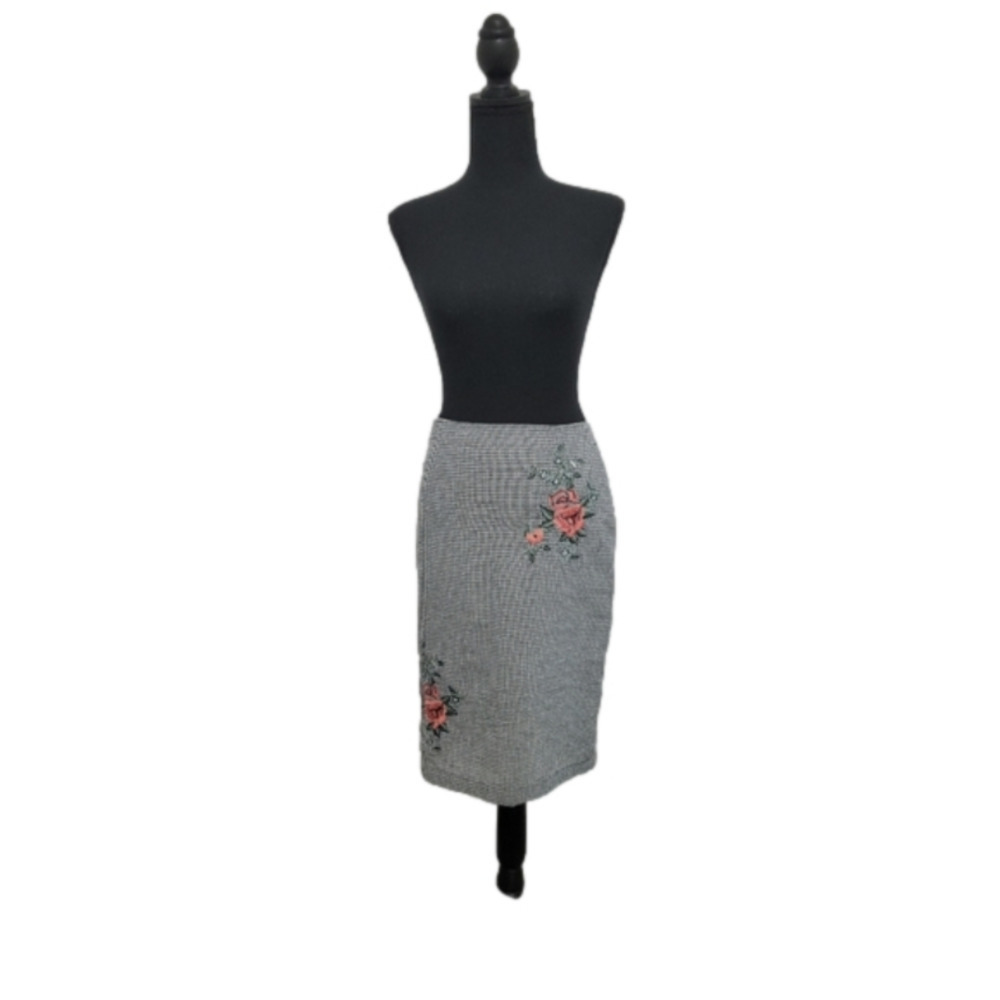 DownEast Black and White Checkered Midi Pencil Skirt with Floral Details 